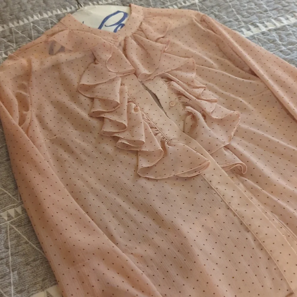 Peach poplin style shirt with ribbon neckline - Picture 2 of 3